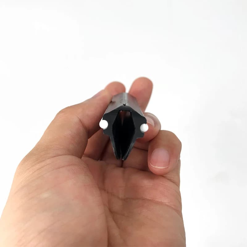 Guide d'angle à clipser avec pièce d'appui en céramique, vue rapprochée
