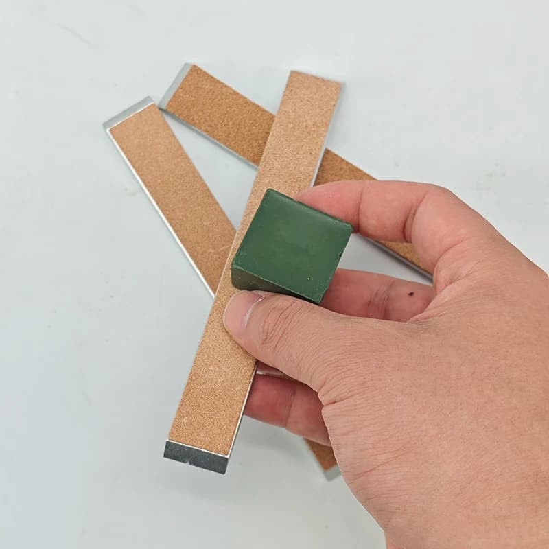 Ensemble cuir de rodage et pierre montés sur une base en aluminium